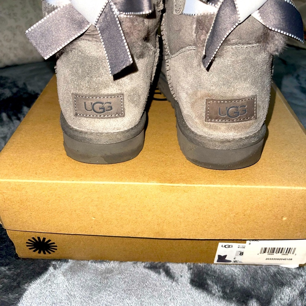 UGG Bailey Bow size 8